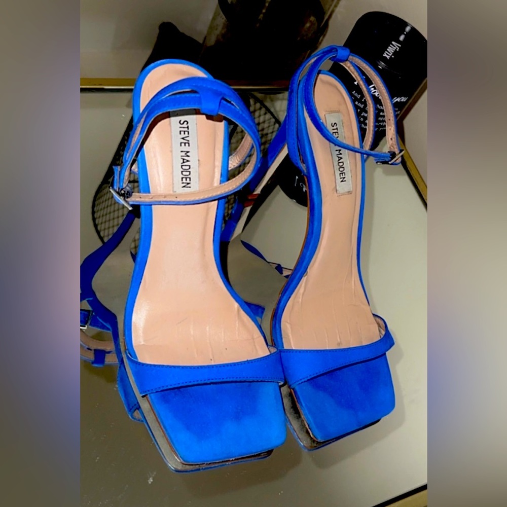 Steve Madden pop of color royal blue size 9 ankle strap sandal still life left